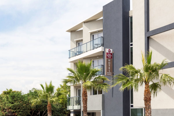 45 - Best Western Plus Antibes Riviera facade batiment batisse entree exterieur